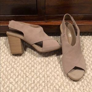 Kenneth Cole REACTION Suede heel sandal
